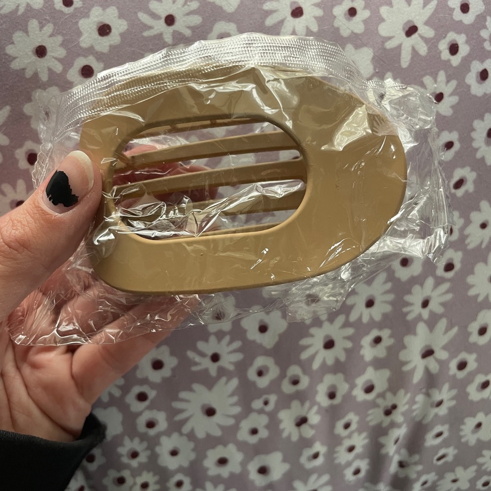 Beige Oval Hair Clip - Tan - flat back